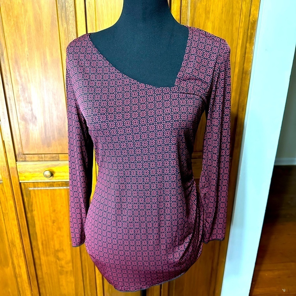 Egen Women's Black burgandy 3/4 Sleeve Geometric Print Blouse Top NWOT Sz M
